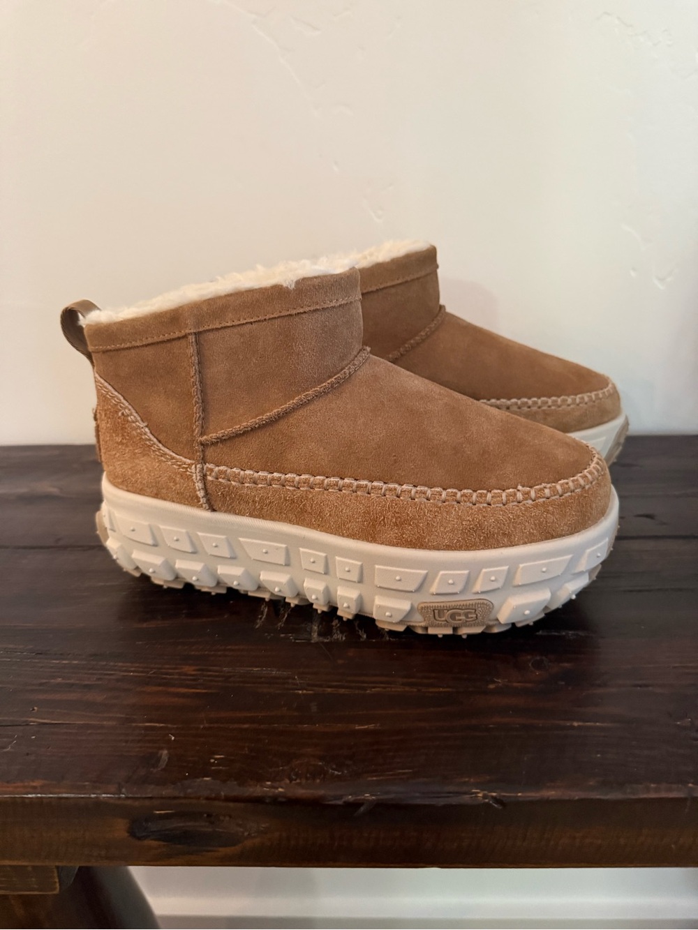 UGG Venture Daze Boots - Womens size 9